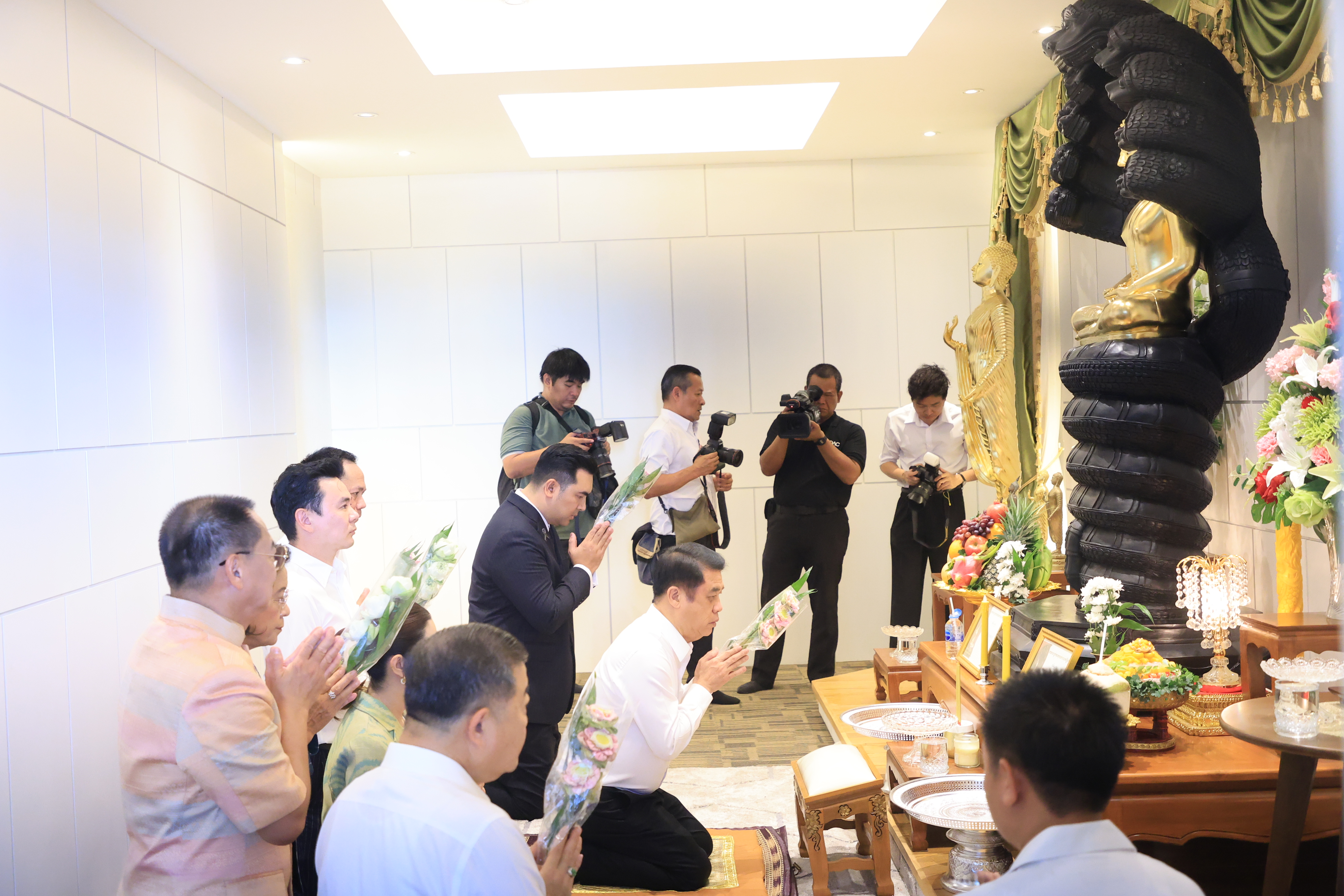 title - คณะผู้บริหาร ส.ป.ก. ร่วมพิธีสักการะสิ่งศักดิ์สิทธิ์ประจำกระทรวงเกษตรและสหกรณ์ ในโอกาสเข้ารับตำแหน่งของรัฐมนตรีว่าการกระทรวงเกษตรและสหกรณ์ และรัฐมนตรีช่วยว่าการกระทรวงเกษตรและสหกรณ์ 